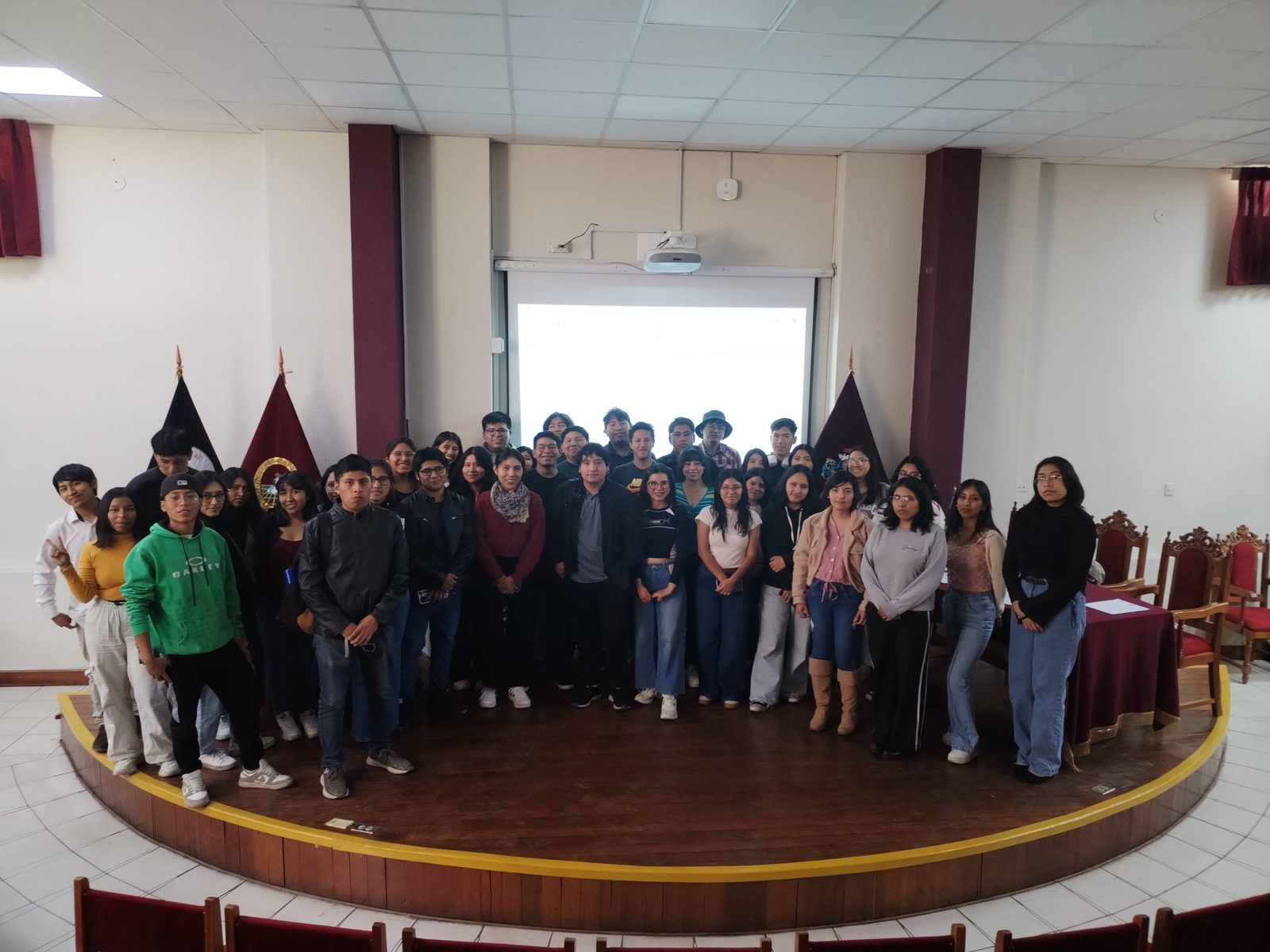 Encuentro con estudiantes y docentes